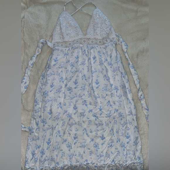 Blue and white floral dress - Picture 1 of 3
